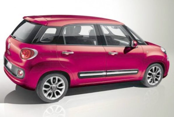 Fiat 500L, variantă în cinci uşi